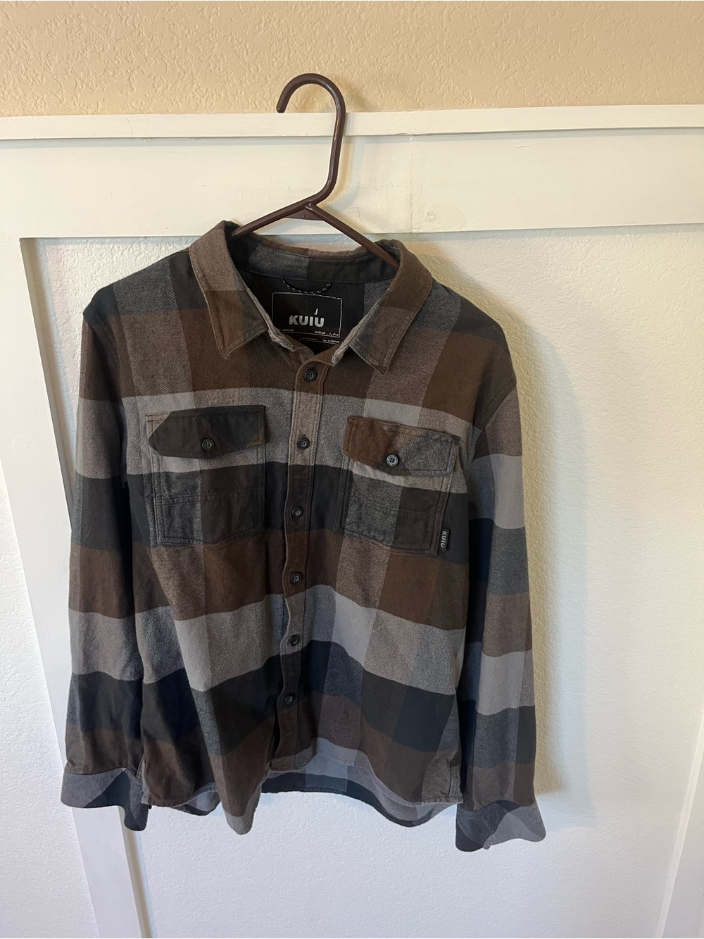 Kuiu Women's Large Flannel Outdoor Button-down Shirt.
